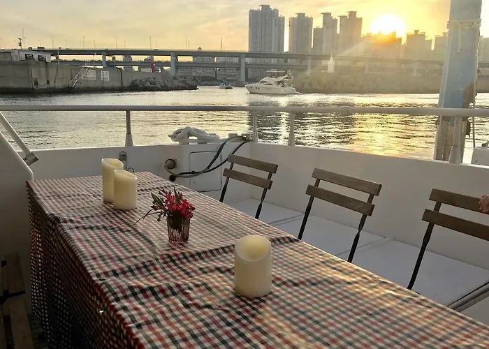 Sea And Yacht Ботель Пусан
